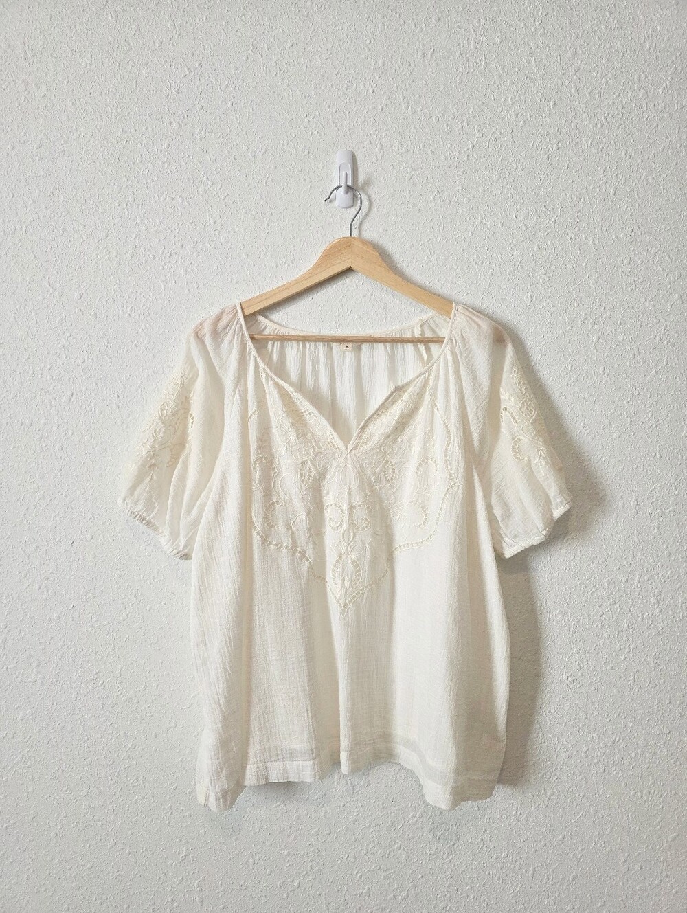 Lucky Brand Cream Dainty Embroidered Cotton Top M